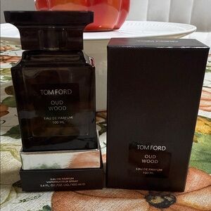 🚨24HR PRICE DROP🚨
Tom Ford Oud Wood Eau de- Elegant Black